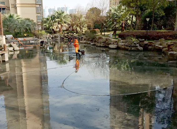 尉犁景观池淤泥清理