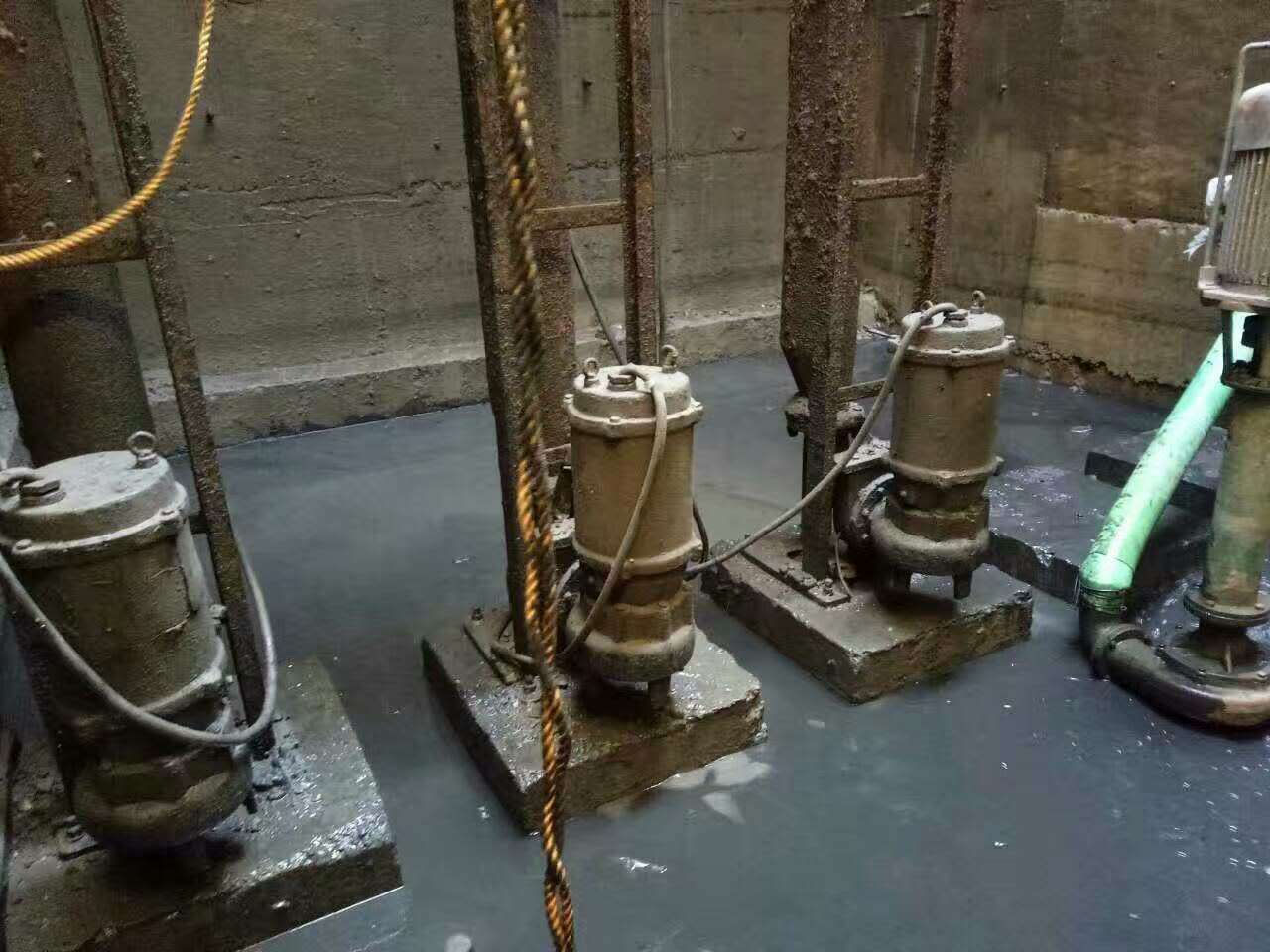 尉犁污水池清理