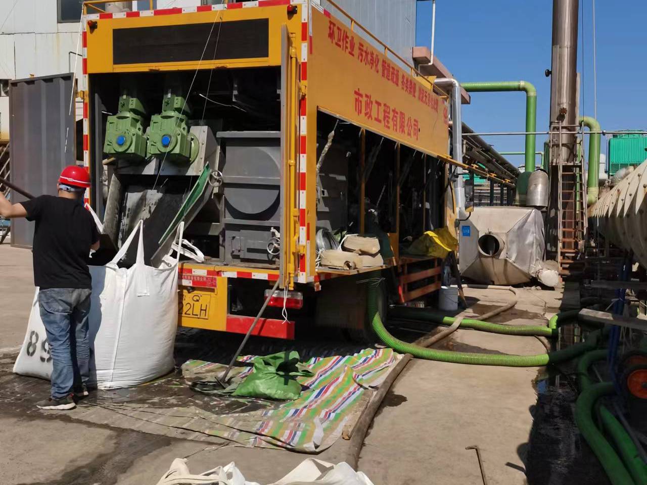 尉犁淤泥压干处理